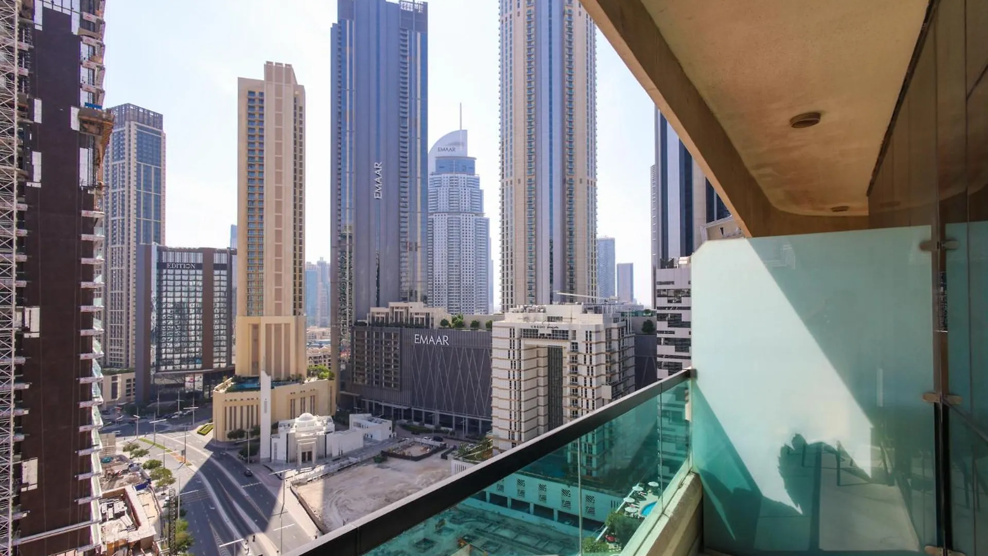 Studio In Downtown Damac Upper Crest Next To Dubai Mall