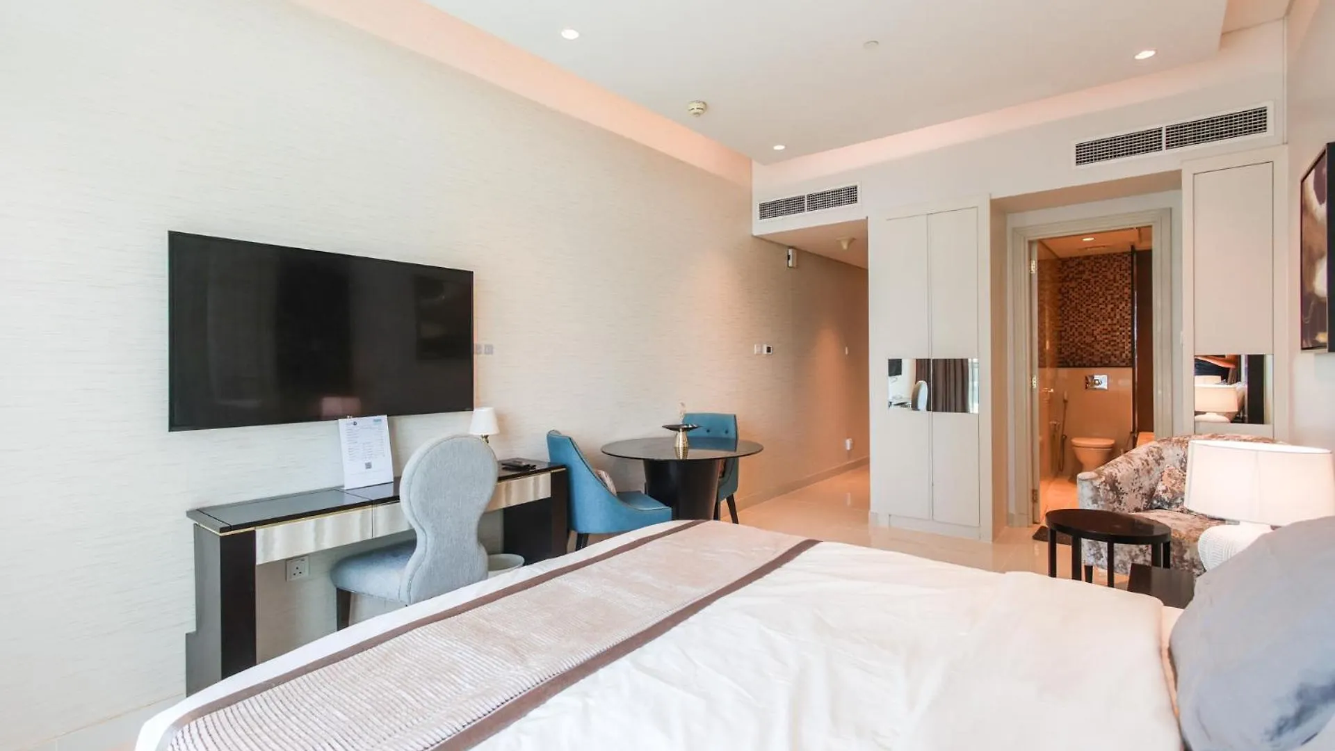 Studio In Downtown Damac Upper Crest Next To Dubai Mall 0*,